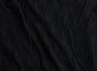 Buruşmuş siyah sentetik kumaş kumaş kumaş kumaş kumaşı, tam çerçeve.