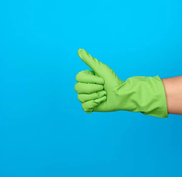 Mão Luvas Borracha Proteção Verde Mostra Gesto Como Fundo Azul — Fotografia de Stock