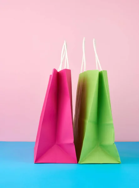 Bolsas Papel Multicolores Vacías Para Compras Regalos Con Asas Blancas — Foto de Stock