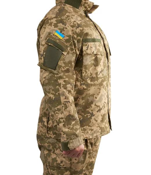 Украинский Воин Военной Пиксельной Униформе Стоит Белом Изолированном Фоне Солдат — стоковое фото