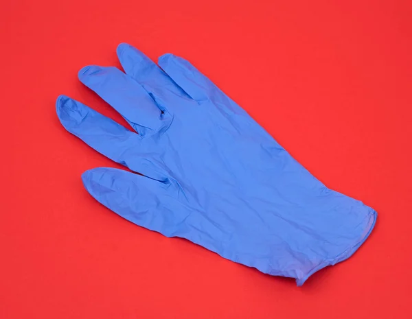 Niebieska Medyczna Rękawica Gumowa Wykonywania Zabiegów Manipulacji Obiekt Izolowany Białym — Zdjęcie stockowe