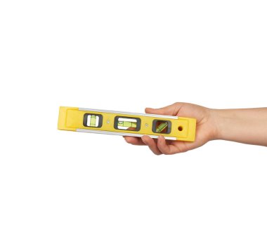 Beyaz arka planda izole kapsülleri olan plastik sarı seviyeli plastik el tutma aracı, kapat