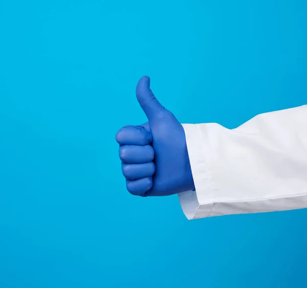 Γιατρός Ένα Λευκό Παλτό Δείχνει Χέρι Του Μια Χειρονομία Όπως — Φωτογραφία Αρχείου