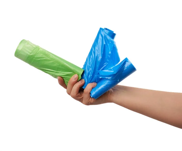 Женская Рука Держит Связку Зеленого Синего Пластиковых Пакетов Мусора Часть — стоковое фото