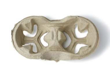 İçecekler için kağıt tepsi iki fincanda, beyaz arka planda izole edilmiş, üst görünümde.