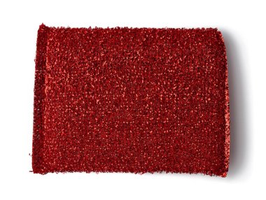 Beyaz arkaplanda kırmızı parlak sünger izole edildi, kapat