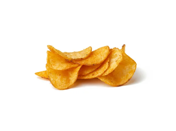 Hög Med Potatischips Med Krydda Isolerad Vit Bakgrund Närbild — Stockfoto