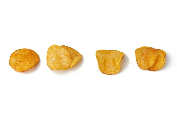 Vários Chips Batata Com Tempero Isolado Fundo Branco Vista Superior — Fotografia de Stock