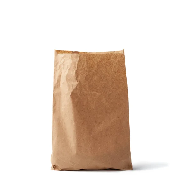 白地に隔離された茶色のクラフト紙の開いて完全な紙使い捨てバッグ プラスチック包装の拒否の概念 デザイナーのためのテンプレート 非接触製品の配達のための包装 — ストック写真