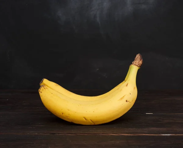 Bunch Yellow Unpeeled Ripe Bananas Brown Wooden Table Black Background — Stock Photo, Image