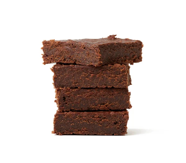Stapel Vierkante Gebakken Stukjes Brownie Chocoladetaart Geïsoleerd Een Witte Achtergrond — Stockfoto