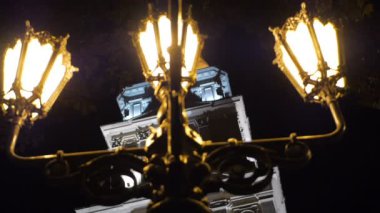 Eski sonbahar gece ışıkları Köprüsü, statik ateş ile Churchin