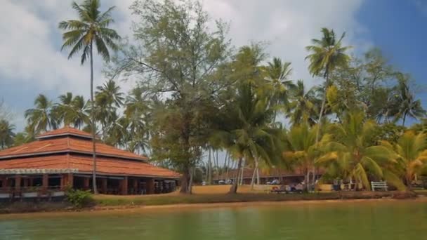 ボートでお越しのお客様、スリランカのカル川川 — ストック動画