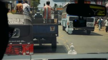 Kaluthara, Sri Lanka - 25.09.2016: sokakları Tuk Tuk Sri Lanka Caddesi üzerinde