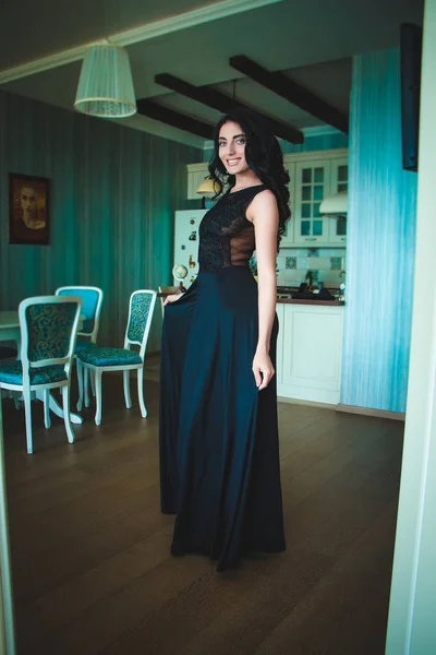 Uzun saçlı kadın lüks moda fotoğrafı