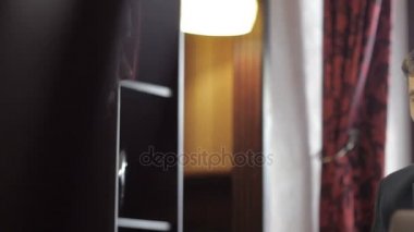 Resmen giyinmiş adamlar karşılıklı iş toplantı