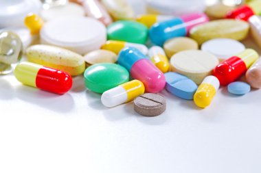 Vitaminler, omega 3, balık yağı, diyet ek ve tabletler 