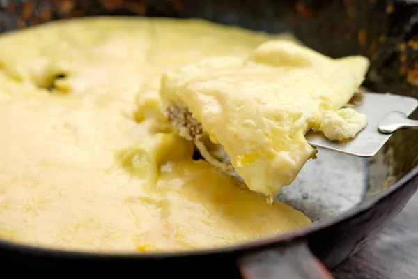 Сир і цибулевий омлет — стокове фото