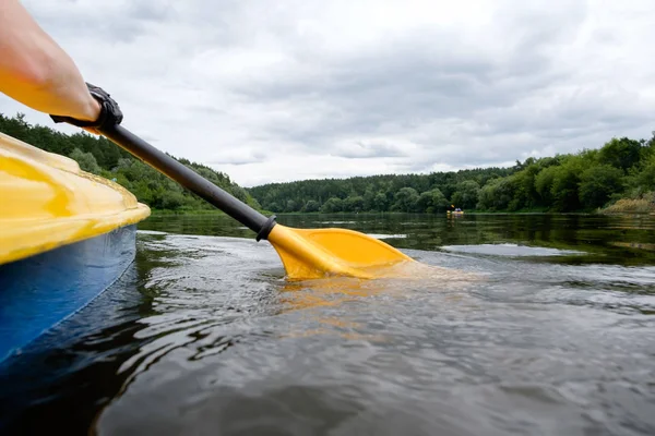 Kayaking over the river, paddle close up — Stock Photo, Image