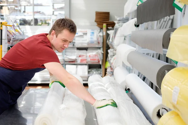 Säljaren i byggnad utrustning verktyg förvaras vid arbete — Stockfoto