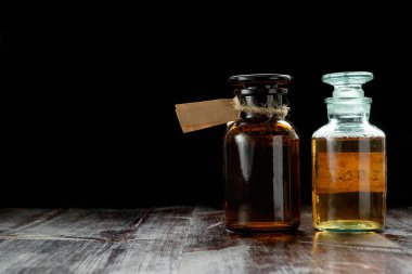 Eczacı şişe iksir veya tentür ile çifti