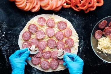 Hazırlık pizza restoran siyah arka silikon eldiven