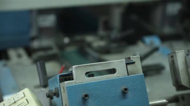 Ayakkabı imalatı: makine tabanlık işleme alır