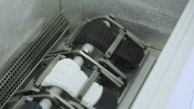 Kauçuk ayakkabı test kapatın