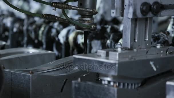 Gros plan fabrication automatisée de semelles en caoutchouc 