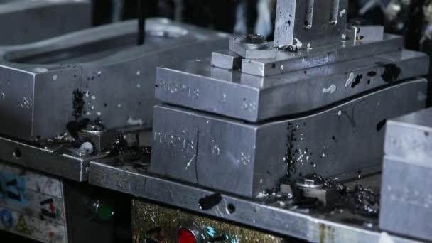 Gros plan fabrication automatisée de semelles en caoutchouc 