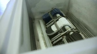 Ağır çekim makine tabanları test yapar.