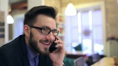 Evet genç mutlu işadamı