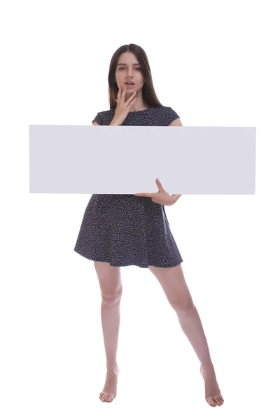 Menina descalça posando com placa em branco isolado no fundo branco — Fotografia de Stock