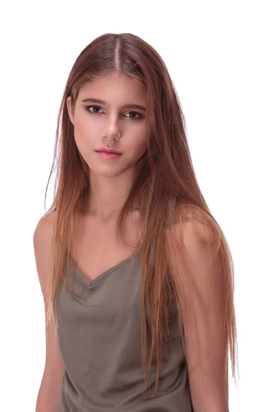 Portret av ung kvinna med brunt hår — Stockfoto