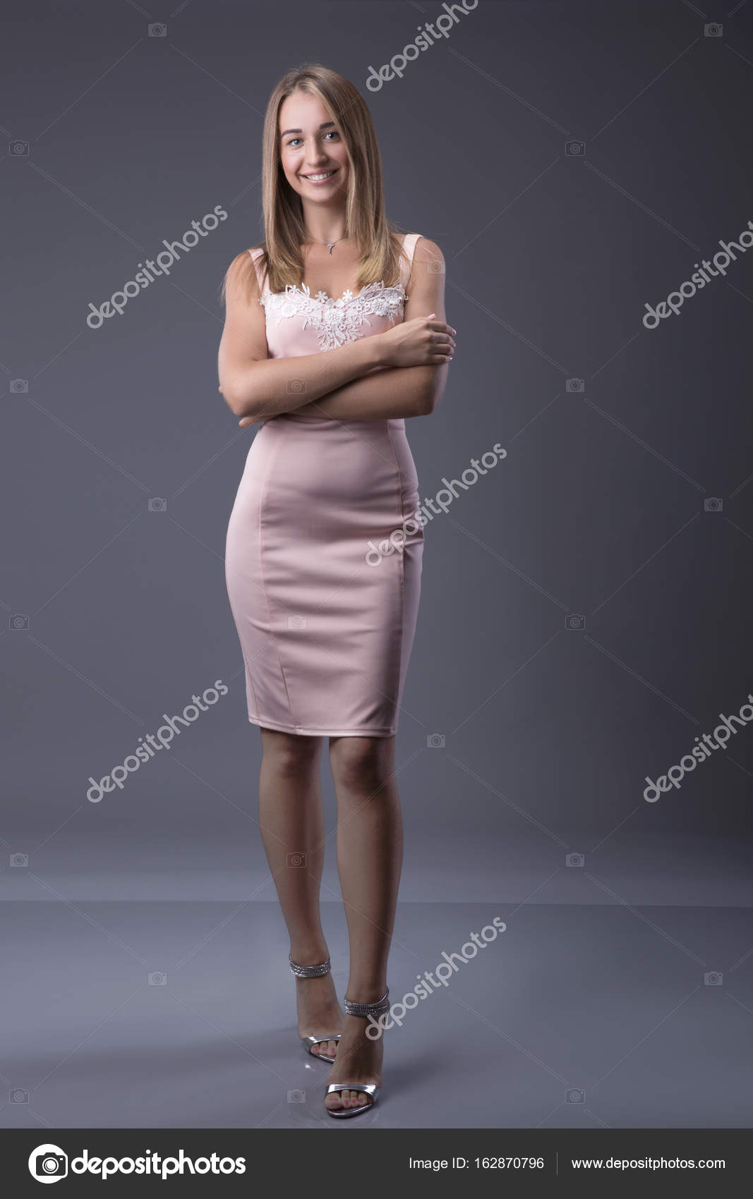 Woman Hands On Hips Body Language Woman Hands On Hips Body Language