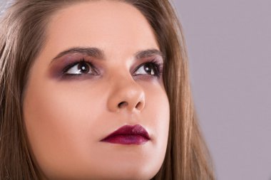 güzel model parlak makyaj ve temiz cilt