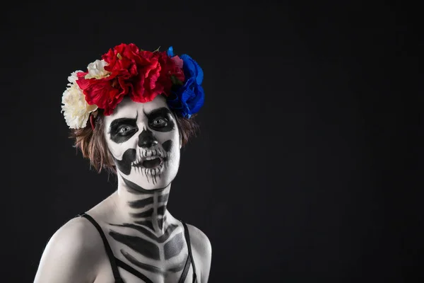 Halloween make up. Portrait of a horrible scary zombie woman wreath. Halloween — Stock Photo, Image