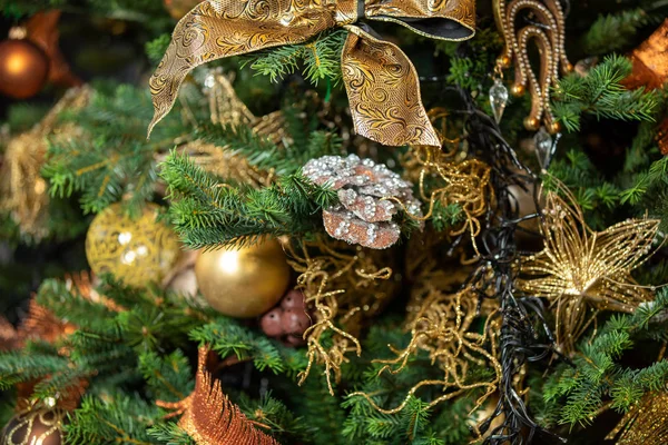 Christmas decorations on the Christmas tree, snowflakes, balls, garlands, closeup, texture, background — Stok fotoğraf