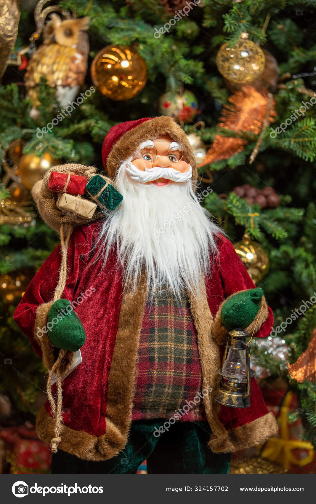 Bonito Brinquedo Recheado Papai Noel Dando Um Presente De Natal Brinquedo Recheado Papai Noel Um Saco De Presentes E Arvore De Natal Stock Photo C Sherbak Volodymir Gmail Com 324157702