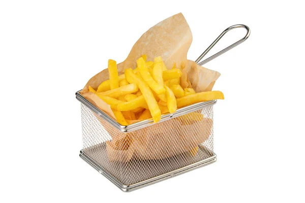 Franse frietjes geserveerd in een metalen mesh frituurkorf geïsoleerd op witte achtergrond — Stockfoto