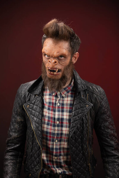 Портрет человека-обезьяны. Кинематографический макияж для фильма ужасов
