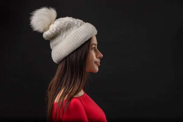 Retrato Perfil Una Adolescente Con Sombrero Punto Fondo Negro —  Fotos de Stock