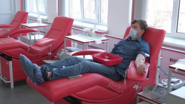 Ucrania Kiev Marzo 2020 Centro Donación Sangre Mano Hombre Que — Vídeo de stock