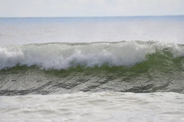 Surfen op het eerste strand — Stockfoto