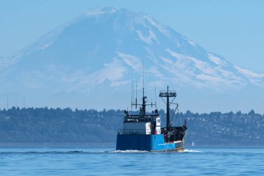Balıkçı teknesi, Puget Ses ve Mount Rainier
