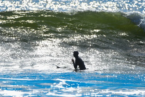 Surfen am ersten Strand — Stockfoto