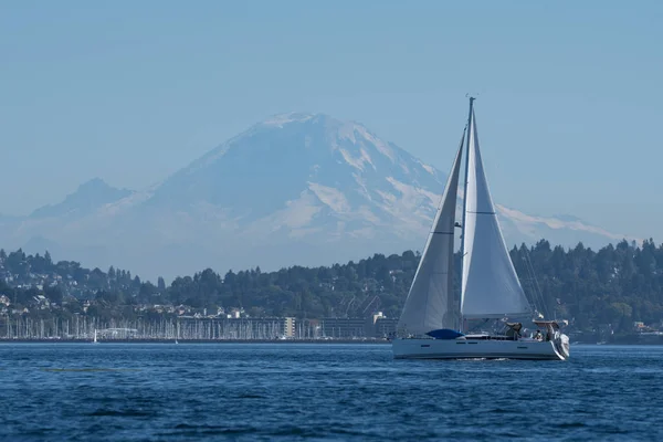 Vela de la tarde en Elliott Bay — Foto de Stock