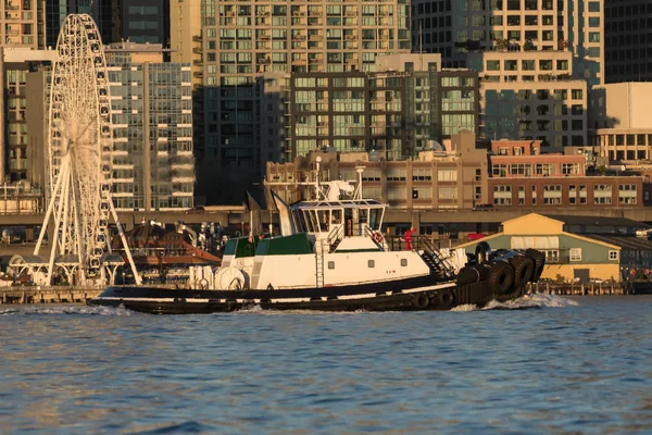 Tauziehen auf der Elliott Bay — Stockfoto