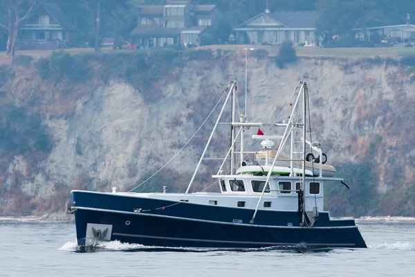 Bateau à moteur en cours sur Puget Sound — Photo