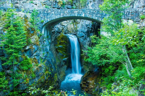 Christine Falls giriş için Rainier Dağı Milli Parkı yakınındaki